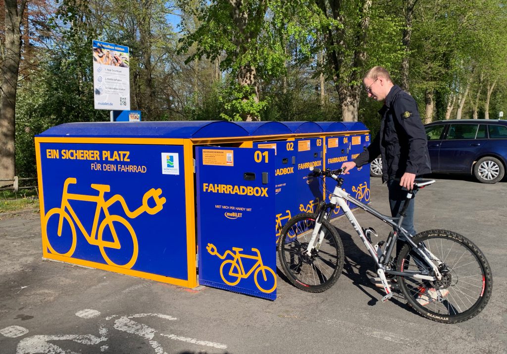 Die von PRS Parkraum Service betriebenen Fahrradboxen am Möhnesee