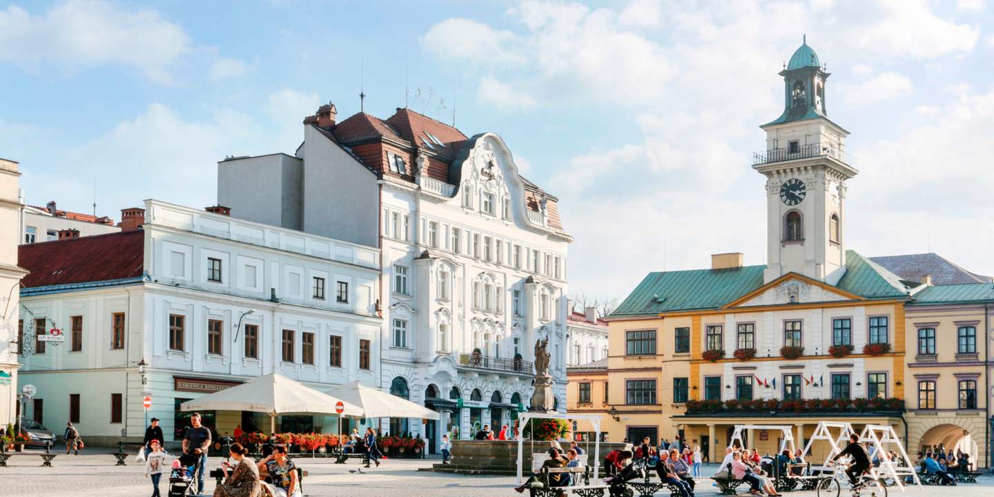 Rynek i ratusz w mieście Cieszyn - elektroniczne bilety komunikacji miejskiej i strefa płatnego parkowania - mobilet.pl zamiast parkometrów i biletomatów