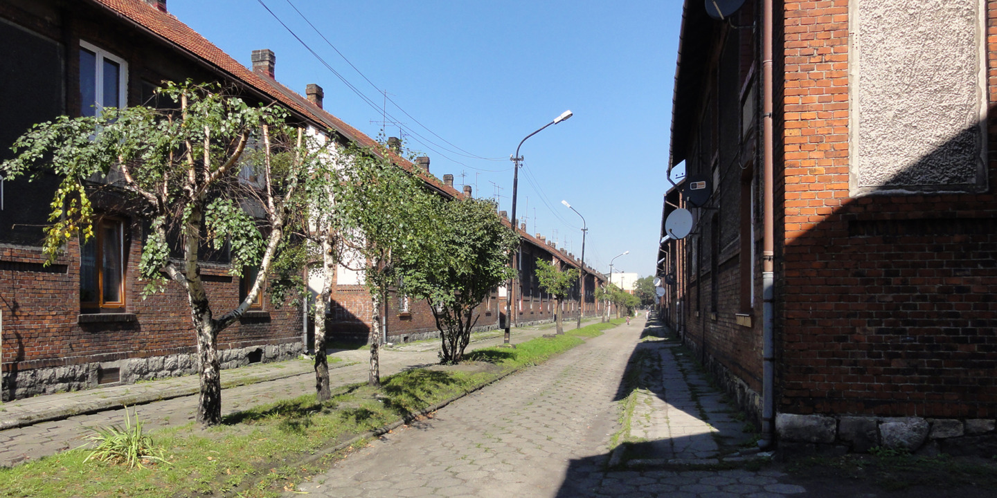 Widok na kolonię robotniczą w mieście Czechowice-Dziedzice - elektroniczne bilety komunikacji miejskiej - mobilet.pl zamiast biletomatów