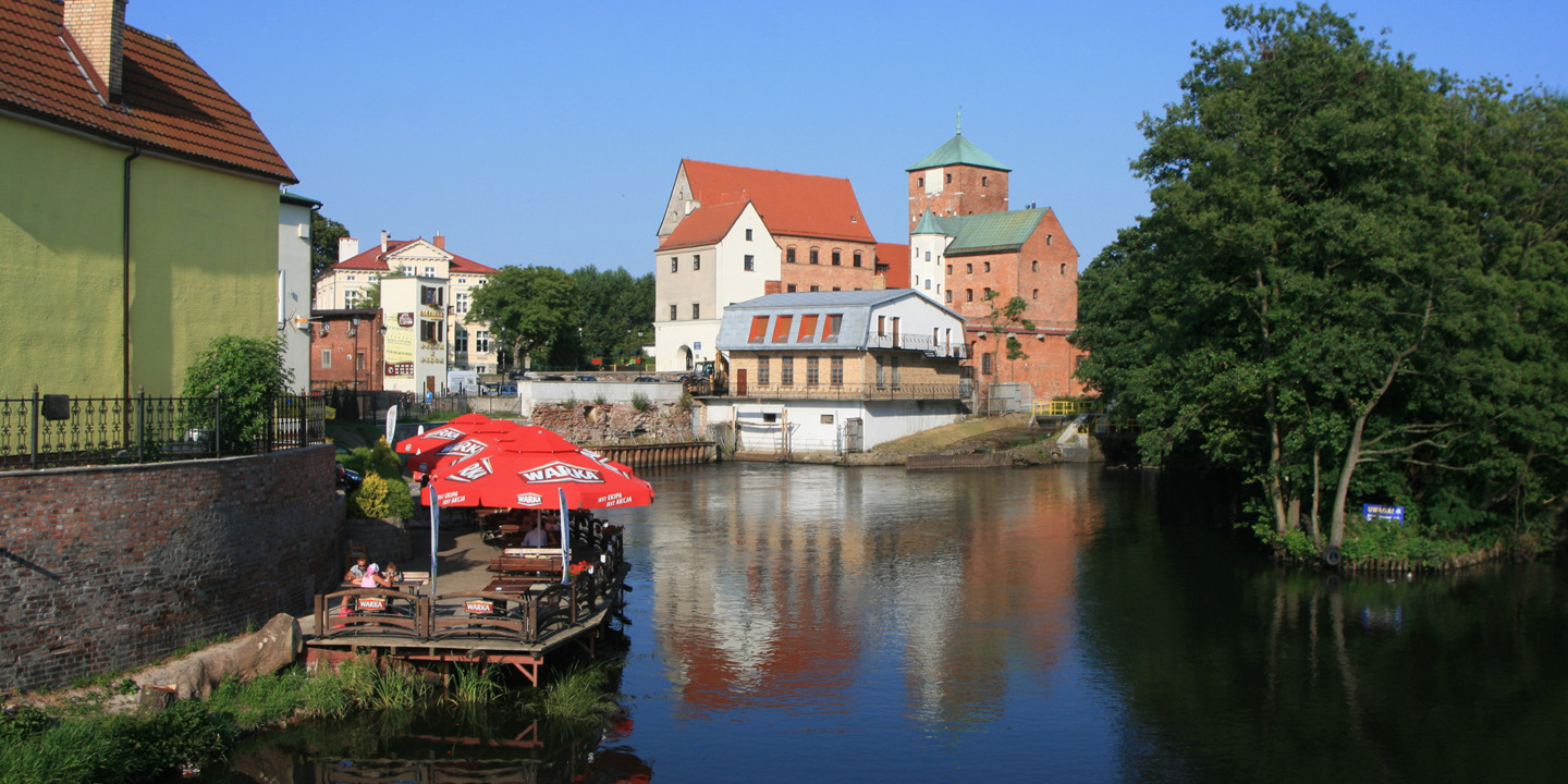 Miasto Darłowo - widok na rzekę Wieprzę i zamek - strefa płatnego parkowania - mobilet.pl zamiast parkometrów