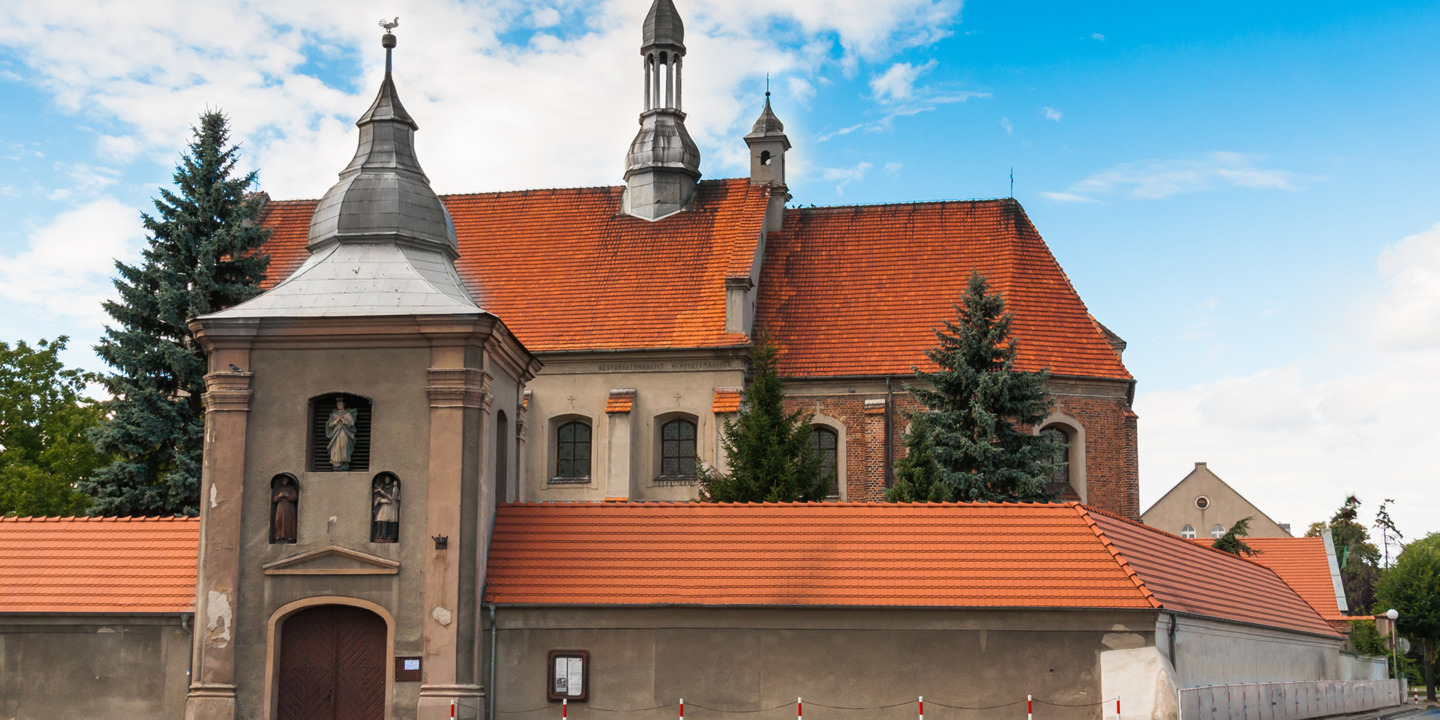 Kościół św. Stanisława w mieście Koźmin Wielkopolski - strefa płatnego parkowania - mobilet.pl zamiast parkometrów