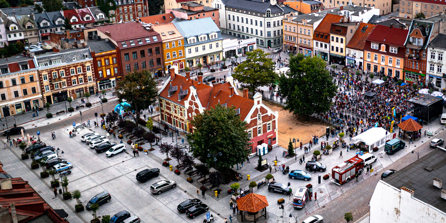 Widok z lotu ptaka na rynek w Starogardzie Gdańskim - elektroniczne bilety komunikacji miejskiej i strefa płatnego parkowania - mobilet.pl zamiast parkometrów i biletomatów