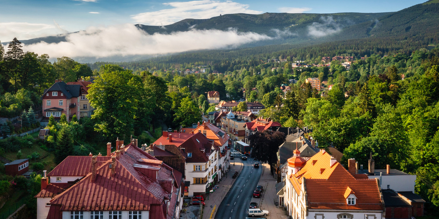 Panorama Karkonoszy i Szklarskiej Poręby - parkingi miejskie, opłata przez aplikację Mobilet zamiast parkomatu