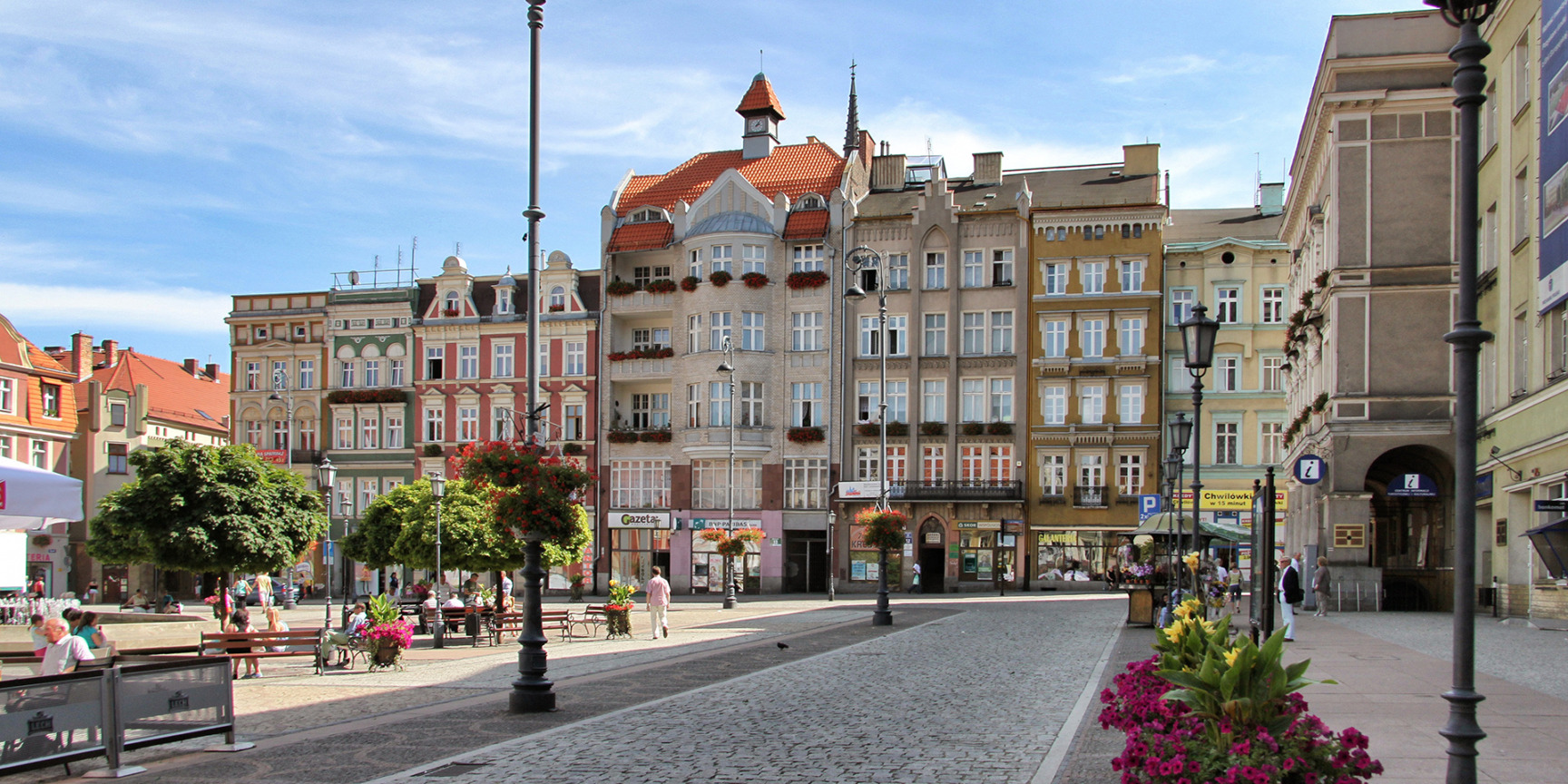 Kamienice na Rynku w Wałbrzychu - elektroniczne bilety komunikacji miejskiej i strefa płatnego parkowania - mobilet.pl zamiast parkometrów i biletomatów