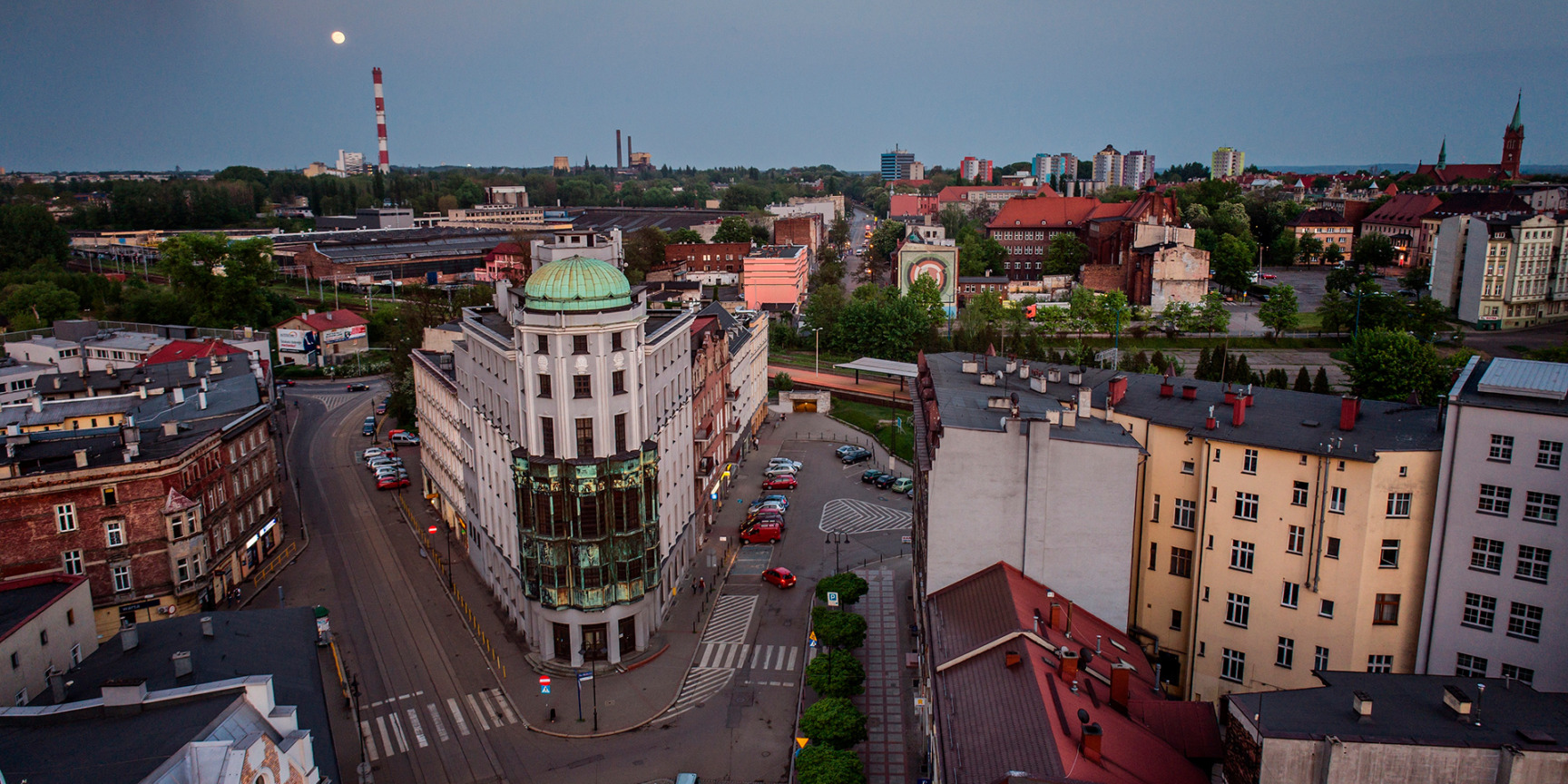 Wieczorny widok na centrum Zabrza - elektroniczne bilety komunikacji miejskiej - mobilet.pl zamiast biletomatów