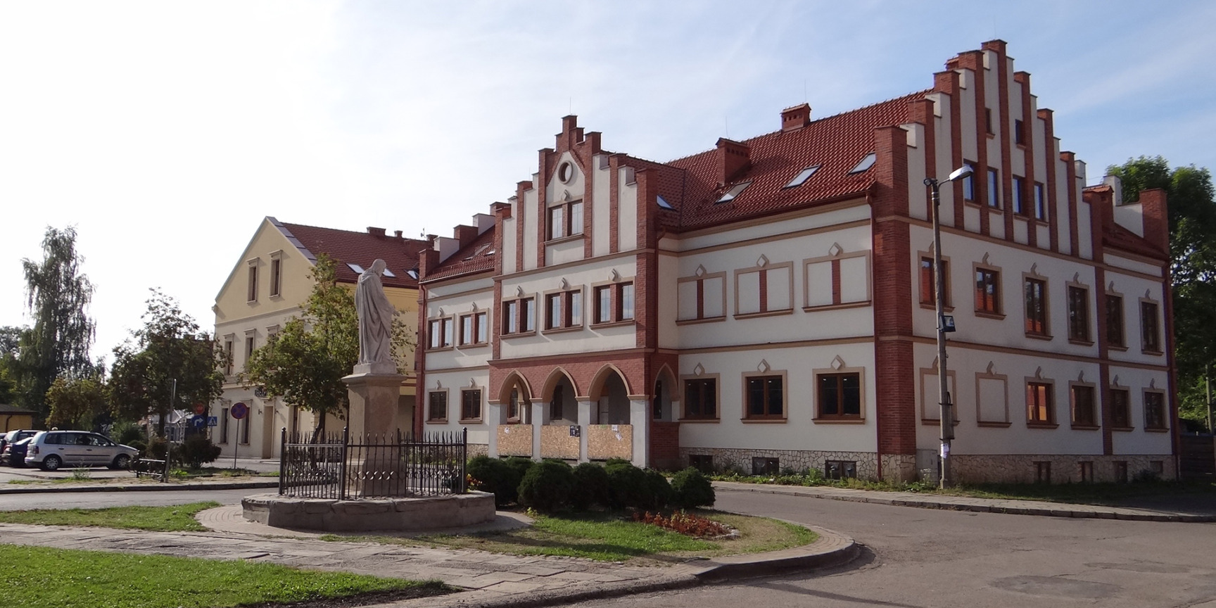 Kamienice przy Rynku w mieście Zator - elektroniczne bilety komunikacji miejskiej - mobilet.pl zamiast biletomatów