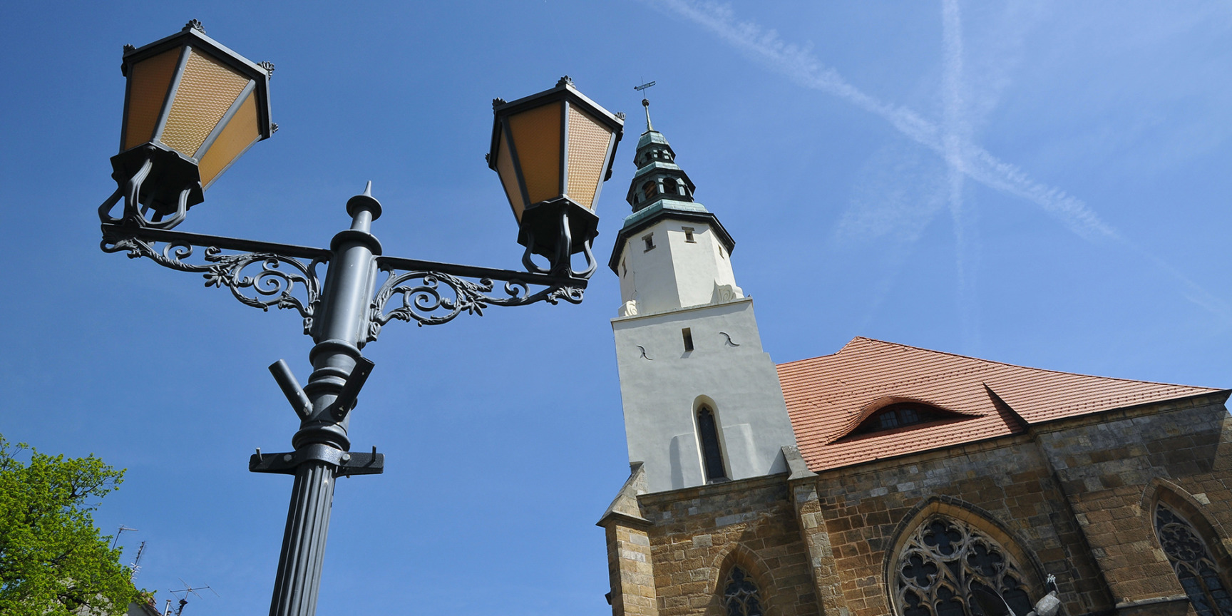 Zabytkowy kościół w mieście Złotoryja - strefa płatnego parkowania - mobilet.pl zamiast parkometrów