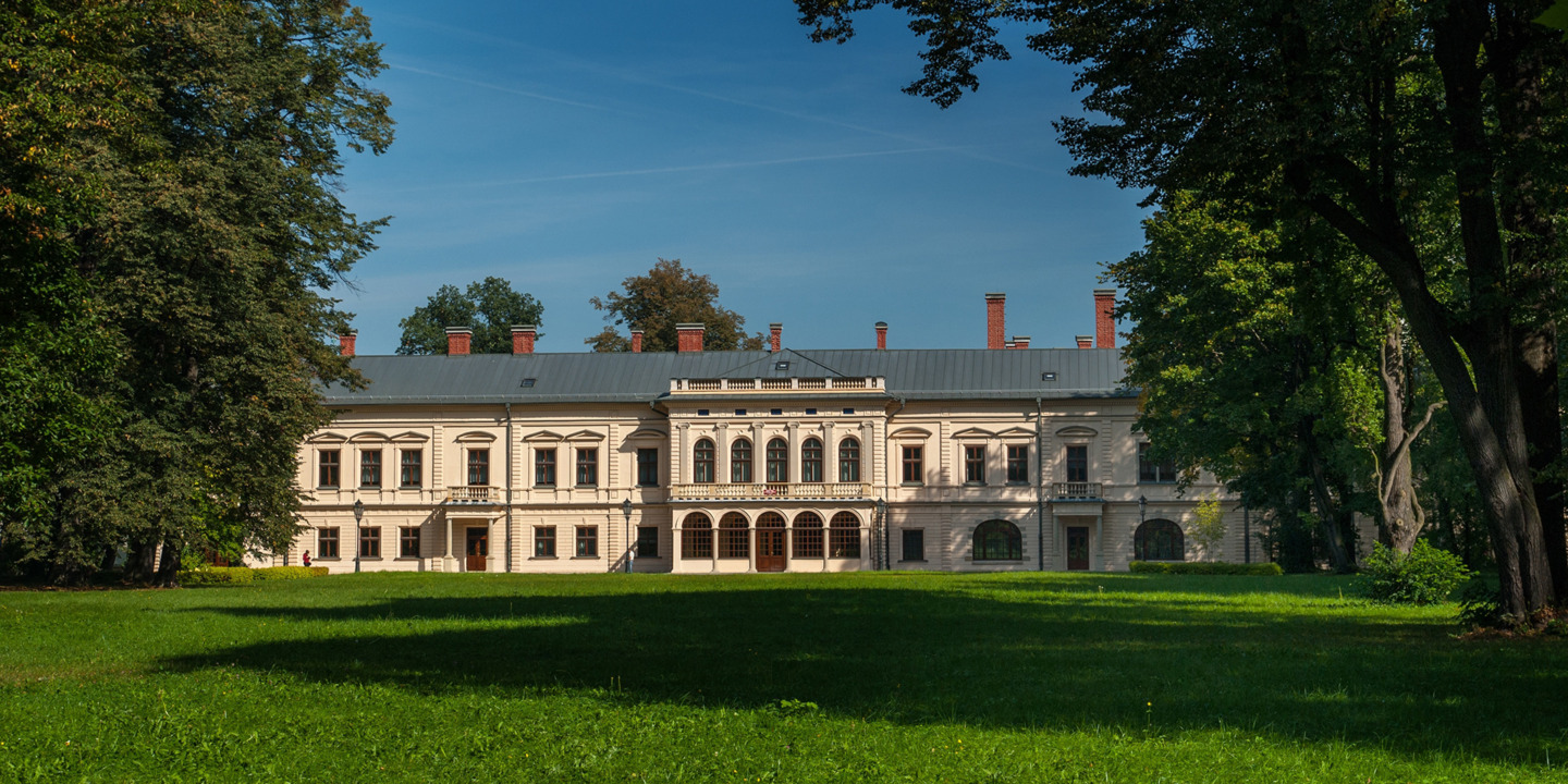 Pałac w Żywcu - elektroniczne bilety komunikacji miejskiej i strefa płatnego parkowania - mobilet.pl zamiast parkometrów i biletomatów