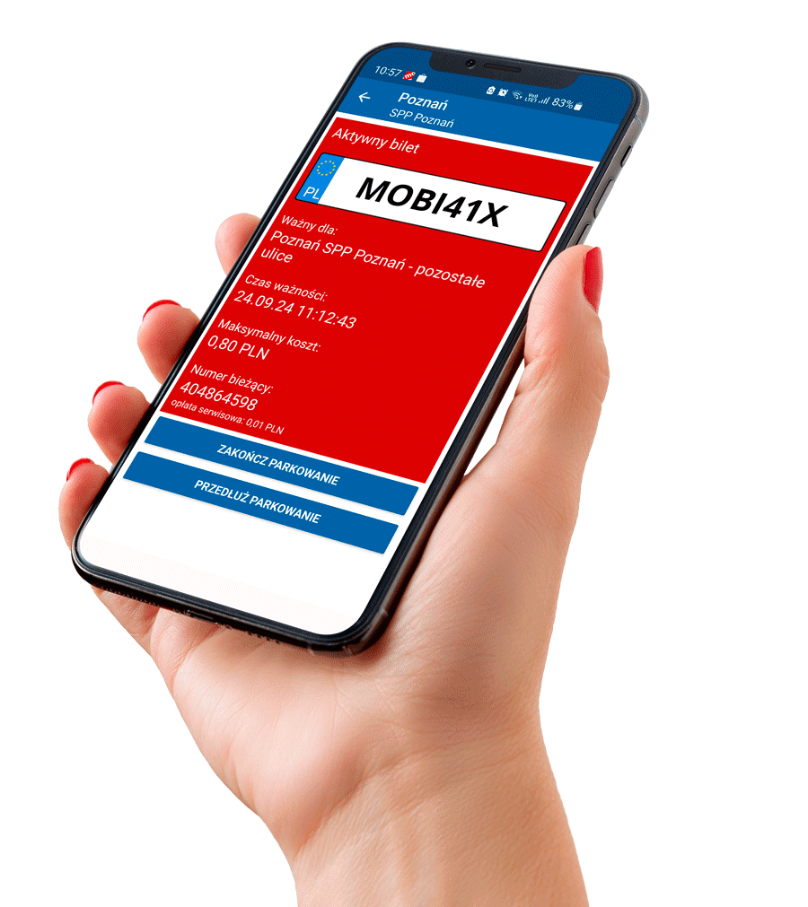 Kobieca dłoń z telefonem, na którym widać aktywny e-bilet parkingowy zakupiony w aplikacji Mobilet