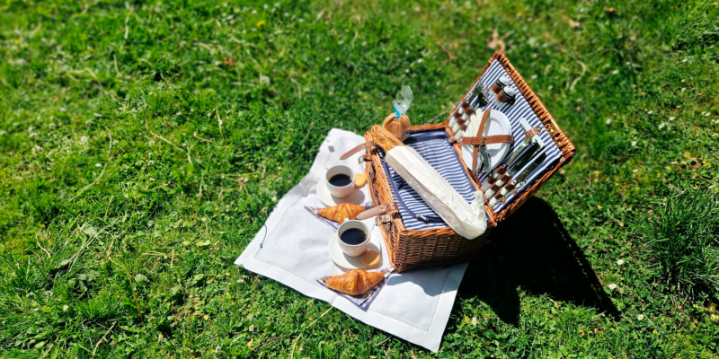 Nagrodami w konkursie Piknik z Mobiletem są 3 piękne kosze piknikowe z wyposażeniem dla 4 osób