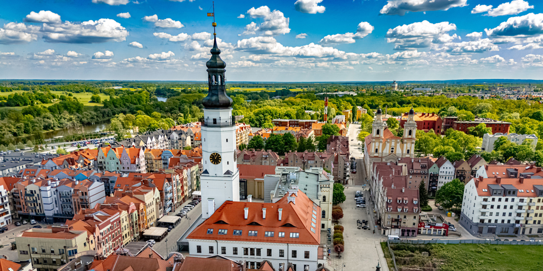 Rynek Starego Miasta w Głogowie, gdzie kierowcy mogą płacić za parkowanie w SPP za pomocą aplikacji Mobilet.