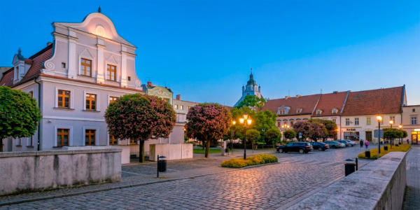 Rynek w Kluczborku, gdzie można już płacić za parkowanie za pomocą aplikacji Mobilet_miniaturka