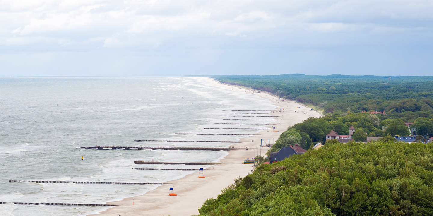 Plaża w Niechorzu - strefa płatnego parkowania, opłata przez aplikację Mobilet zamiast parkomatu