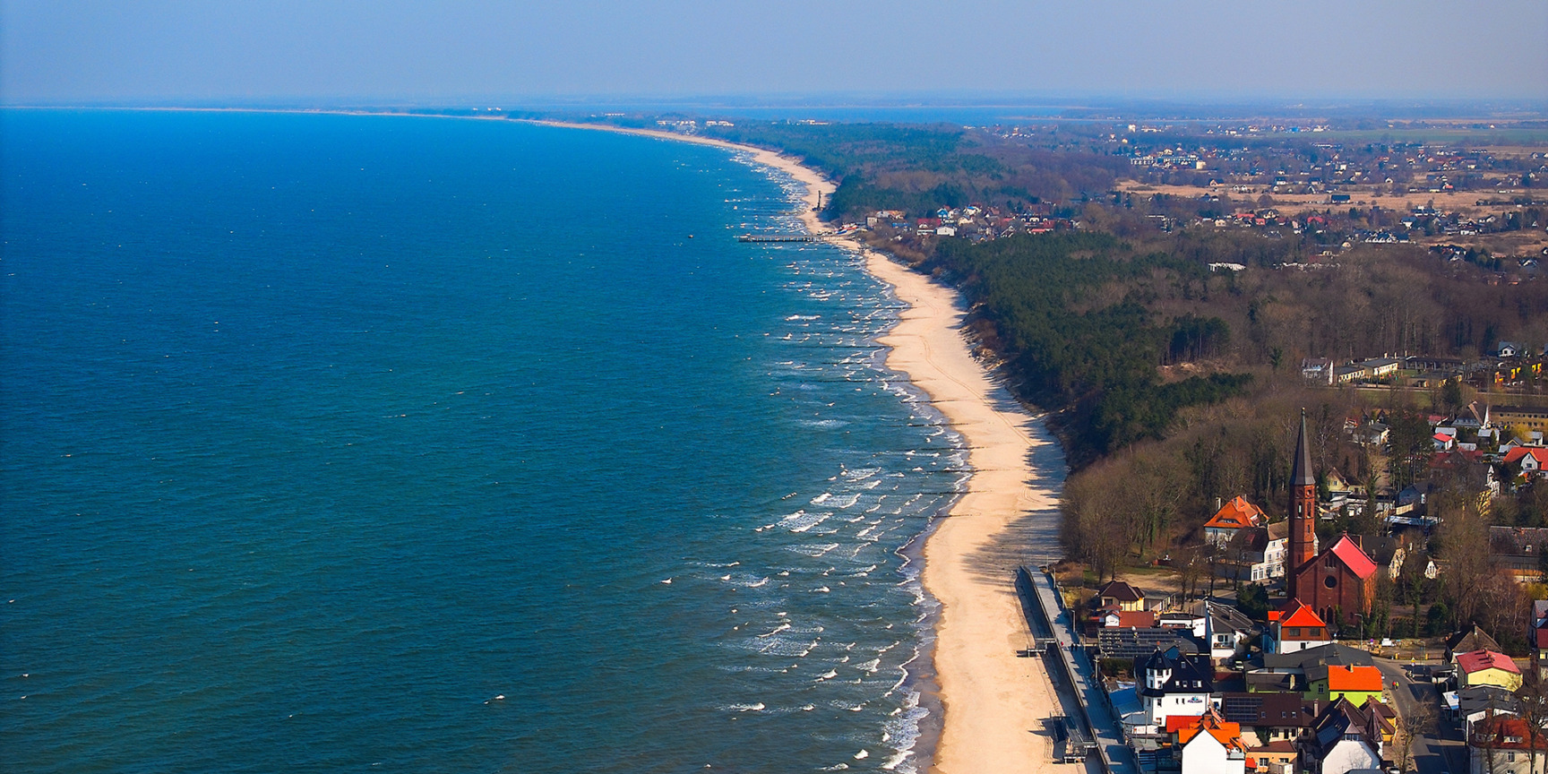 Sarbinowo nad Bałtykiem: plaża, miasto i strefa płatnego parkowania - opłata przez aplikację Mobilet zamiast parkomatu